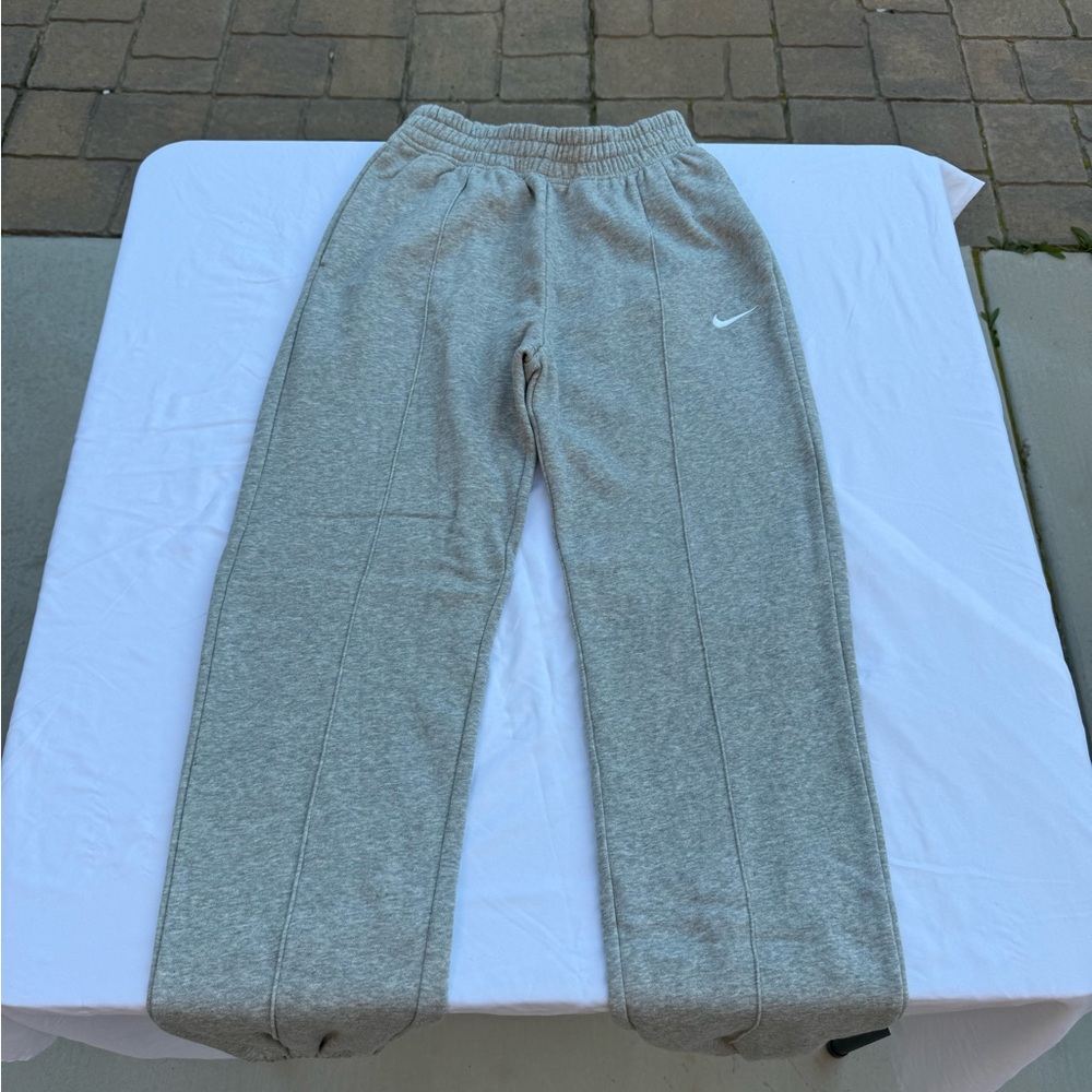 Nike Women’s Light Heather Gray Cuffed Sweatpants
